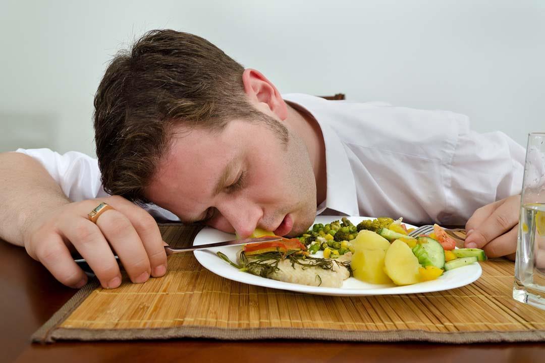 أخطر 7 أطعمة تسبب الخمول و انخفاض مستوى الطاقة