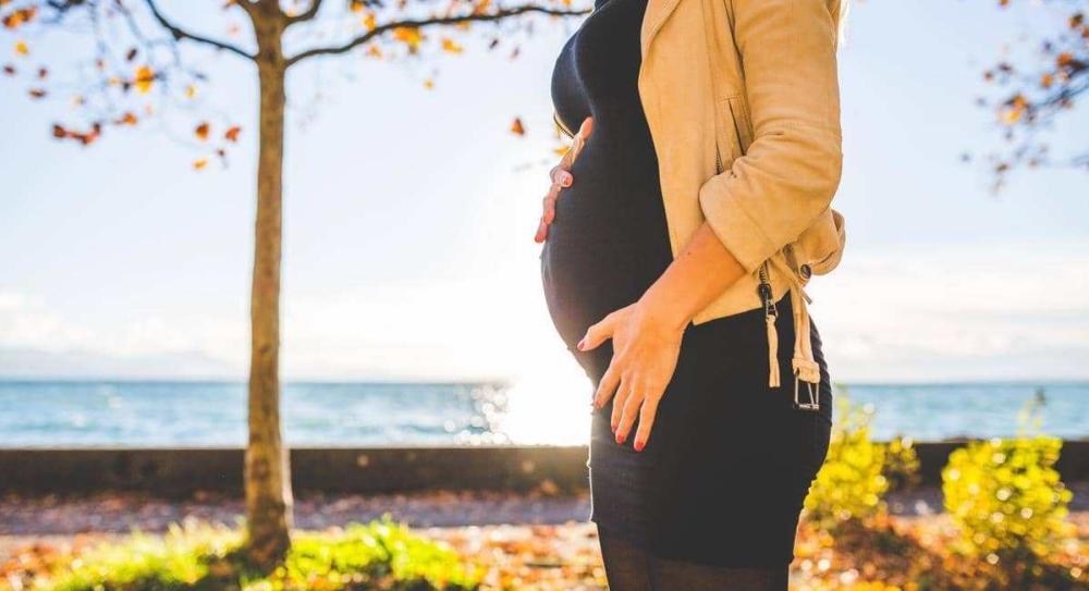أعراض نقص هرمون البروجسترون أثناء الحمل وهيمنة الاستروجين