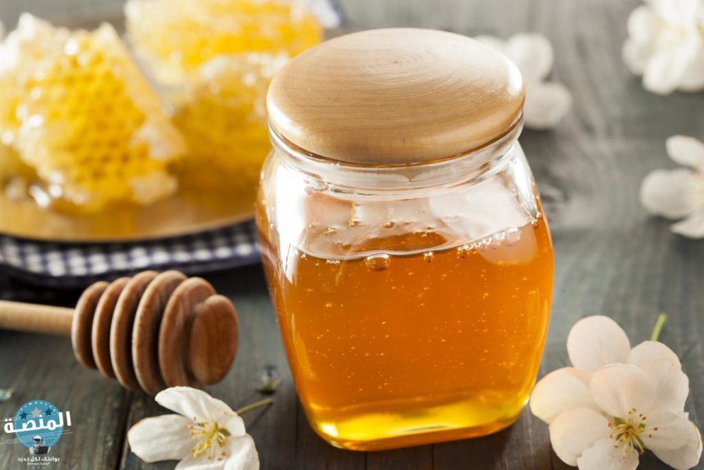 ما دور العسل الخام في التخلص من التهاب الحلق بسرعة بالاعشاب؟