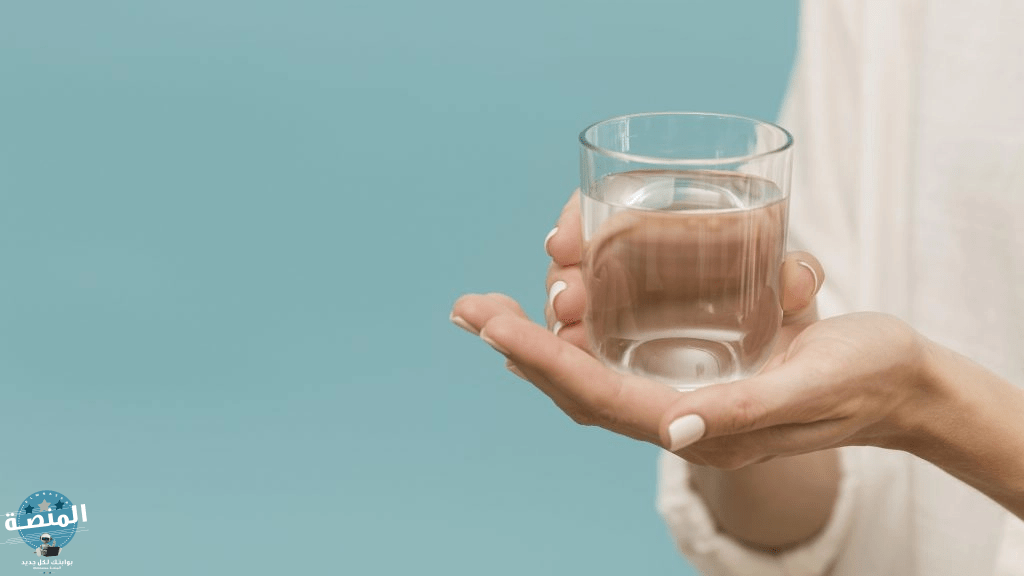 ما هو دور الماء في علاج التهاب الحلق في المنزل 