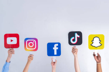 إدارة منصات مواقع التواصل الاجتماعي: اجعلنا شريكك في نجاحك الرقمي!